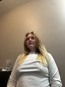 Snapshot of PhatAssBlond chatting on 12-15-24, 12:29 PhatAssBlond online show from 12-15-24, 12:29