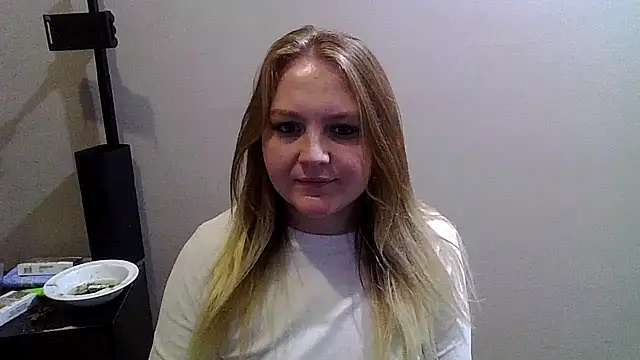 Snapshot of PhatAssBlond chatting on 12-16-24, 12:04 PhatAssBlond online show from 12-16-24, 12:04