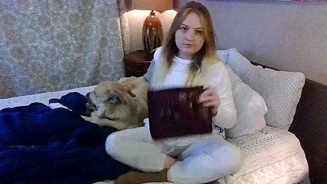 Snapshot of PhatAssBlond chatting on 12-17-24, 06:31 PhatAssBlond online show from 12-17-24, 06:31