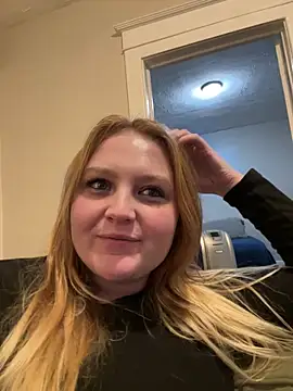 Snapshot of PhatAssBlond chatting on 01-01-25, 05:01 PhatAssBlond online show from 01-01-25, 05:01