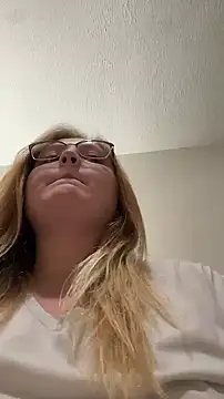 Snapshot of PhatAssBlond chatting on 01-09-25, 07:52 PhatAssBlond online show from 01-09-25, 07:52