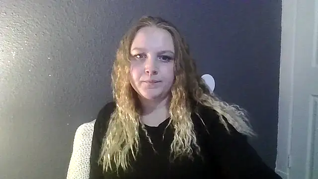 Snapshot of PhatAssBlond chatting on 02-21-25, 08:49 PhatAssBlond online show from 02-21-25, 08:49