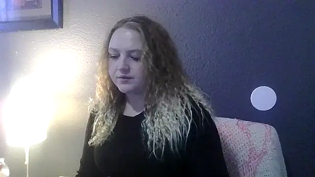 Snapshot of PhatAssBlond chatting on 02-25-25, 05:15 PhatAssBlond online show from 02-25-25, 05:15
