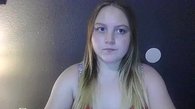 Snapshot of PhatAssBlond chatting on 03-04-25, 12:18 PhatAssBlond online show from 03-04-25, 12:18
