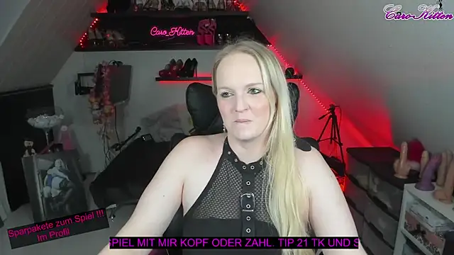 Snapshot of caro_kitten chatting on 12-27-24, 06:10 caro kitten online show from 12-27-24, 06:10