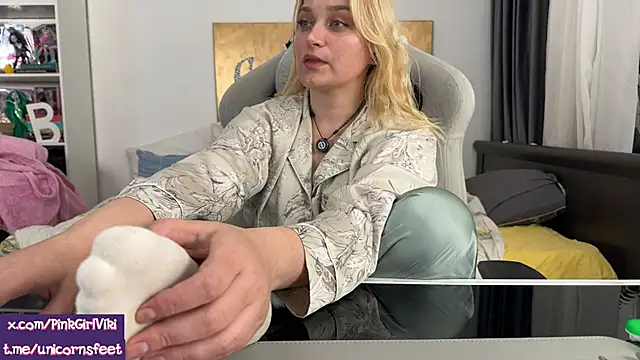 unicornsfeet online show from 05-04-26, 06:15