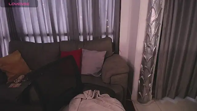 lia huan online show from 02-03-25, 01:51