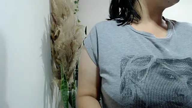 Donniia online show from 05-08-26, 01:22