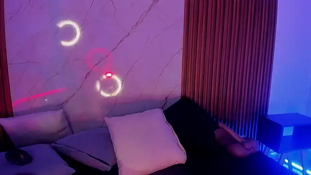 Snapshot of Emiilycollins chatting on 11-13-25, 02:43 Emiilycollins online show from 11-13-25, 02:43