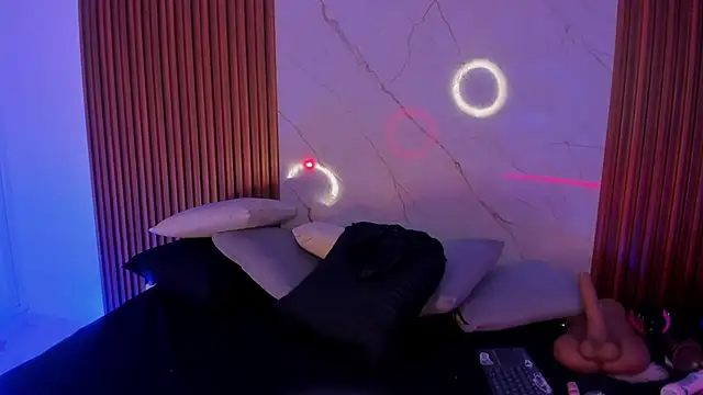 Snapshot of Emiilycollins chatting on 11-27-25, 01:40 Emiilycollins online show from 11-27-25, 01:40