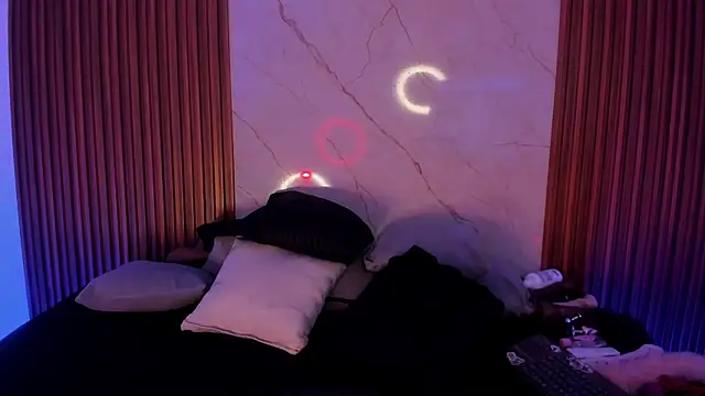 Snapshot of Emiilycollins chatting on 12-04-25, 02:10 Emiilycollins online show from 12-04-25, 02:10