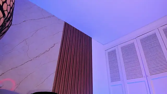 Snapshot of Emiilycollins chatting on 12-21-25, 05:42 Emiilycollins online show from 12-21-25, 05:42