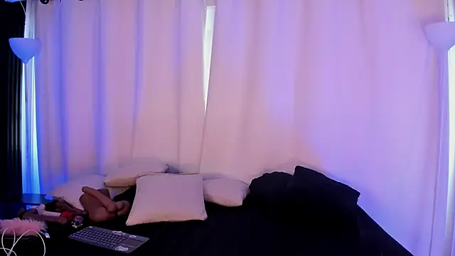 Snapshot of Emiilycollins chatting on 01-12-26, 03:50 Emiilycollins online show from 01-12-26, 03:50