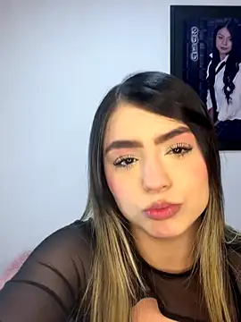 Amelia Honney  online show from 10-13-25, 05:35