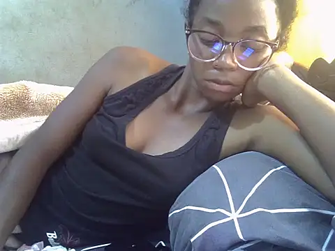 Snapshot of ElianeHot chatting on 03-31-26, 03:41 ElianeHot online show from 03-31-26, 03:41