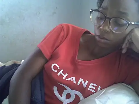 Snapshot of ElianeHot chatting on 04-04-26, 04:33 ElianeHot online show from 04-04-26, 04:33