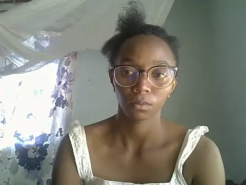 Snapshot of ElianeHot chatting on 04-08-26, 11:21 ElianeHot online show from 04-08-26, 11:21