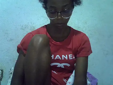Snapshot of ElianeHot chatting on 04-15-26, 06:37 ElianeHot online show from 04-15-26, 06:37
