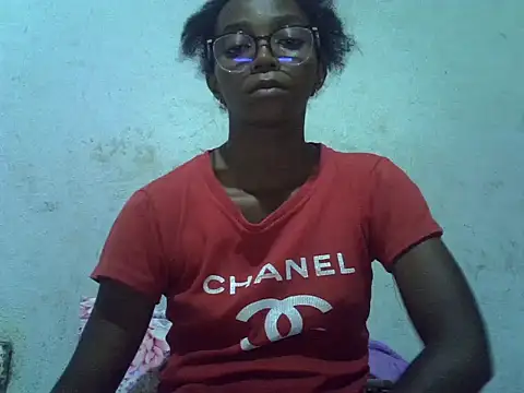 Snapshot of ElianeHot chatting on 04-15-26, 07:58 ElianeHot online show from 04-15-26, 07:58