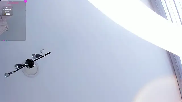 LIZ HOLMES online show from 09-25-25, 12:09