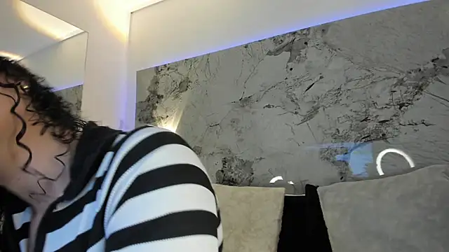 LIZ HOLMES online show from 12-01-25, 10:53