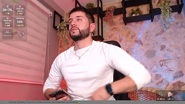 Snapshot of TomSloan_ chatting on 01-11-25, 05:40 TomSloan online show from 01-11-25, 05:40