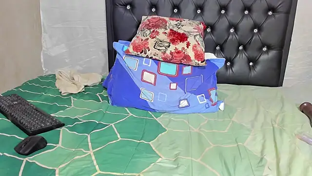 Darlyquenn11 online show from 02-08-25, 12:17