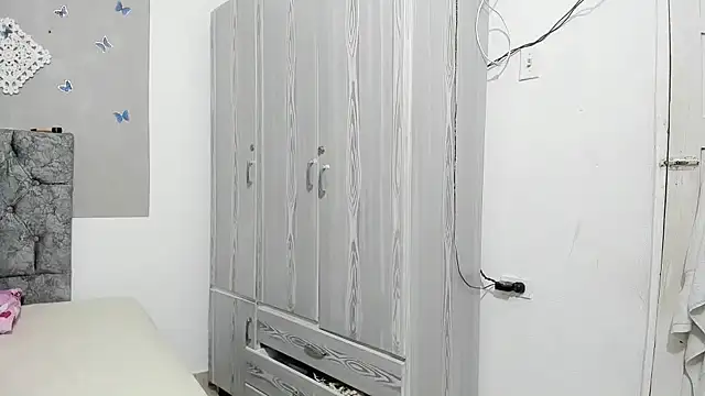 Alejandra evanss online show from 12-22-24, 02:39