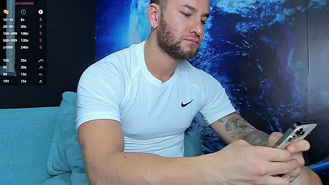 Snapshot of delessandro_world chatting on 10-13-25, 01:05 delessandro world online show from 10-13-25, 01:05