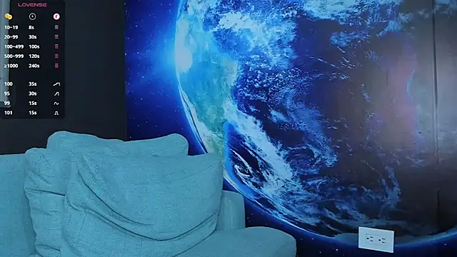 Snapshot of delessandro_world chatting on 10-28-25, 10:56 delessandro world online show from 10-28-25, 10:56