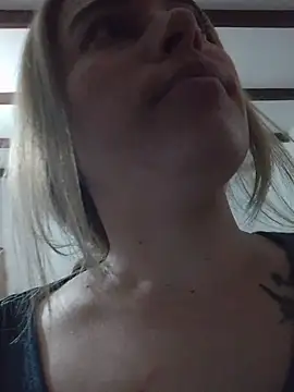 Snapshot of Amelia1_ chatting on 06-12-26, 02:43 Amelia1 online show from 06-12-26, 02:43