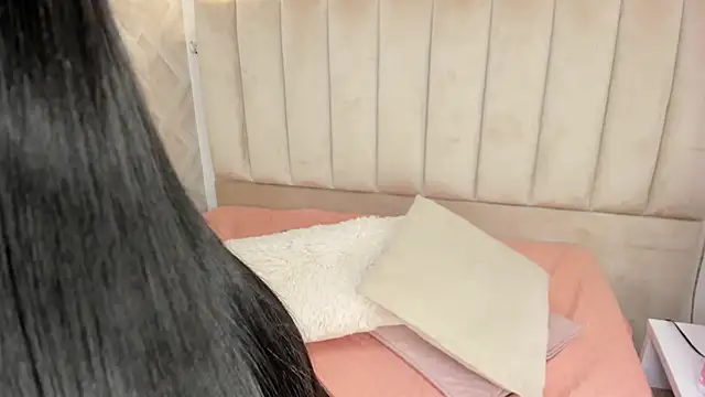 Anniie Queen online show from 03-26-26, 02:50