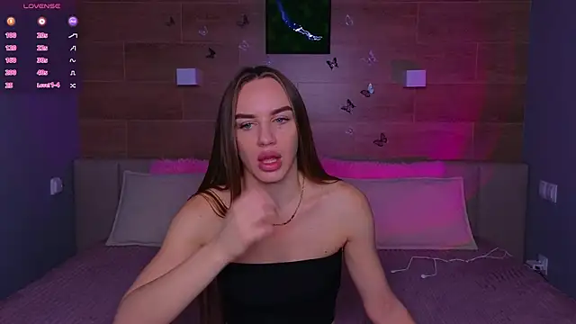 SaraCros online show from 11-25-25, 05:40