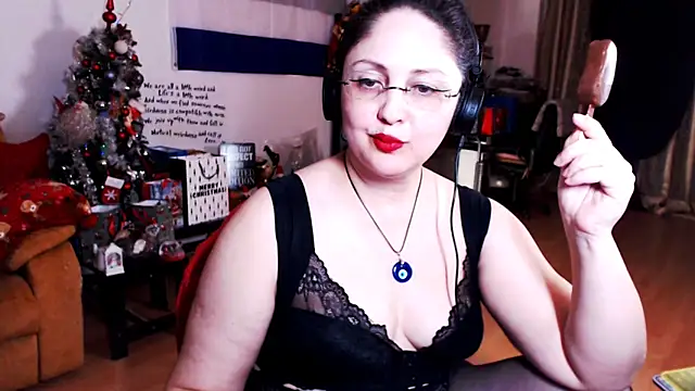 Snapshot of Imperatriza chatting on 12-21-24, 01:47 Imperatriza online show from 12-21-24, 01:47