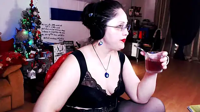 Snapshot of Imperatriza chatting on 12-21-24, 04:52 Imperatriza online show from 12-21-24, 04:52