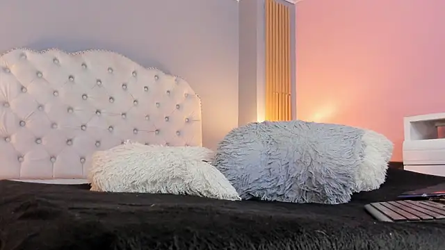 RamonaSimons online show from 09-29-25, 08:24