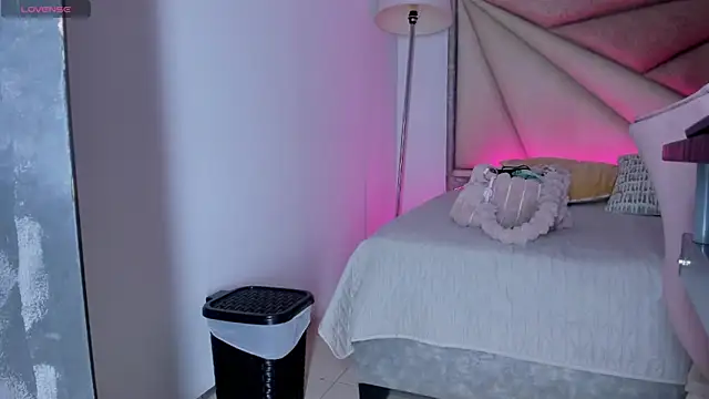 FaloonRoussel online show from 09-24-25, 06:00