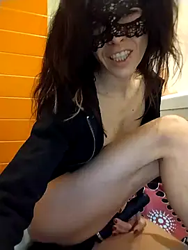 Snapshot of EmySkinny85 chatting on 01-08-25, 09:32 EmySkinny85 online show from 01-08-25, 09:32