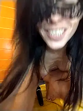Snapshot of EmySkinny85 chatting on 01-15-25, 08:58 EmySkinny85 online show from 01-15-25, 08:58