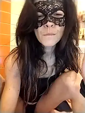 Snapshot of EmySkinny85 chatting on 01-31-25, 12:18 EmySkinny85 online show from 01-31-25, 12:18