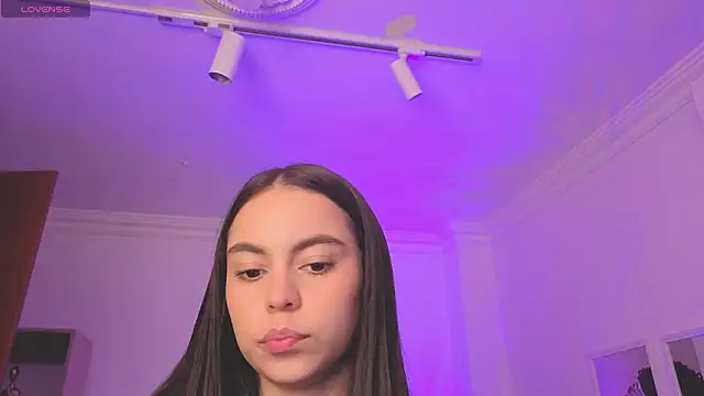 Snapshot of Aleejaa__ chatting on 03-12-26, 11:27 Aleejaa online show from 03-12-26, 11:27