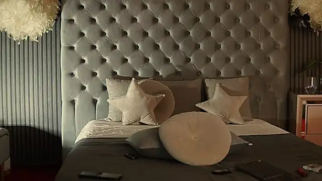 Snapshot of AmelyNoir chatting on 02-24-25, 04:27 AmelyNoir online show from 02-24-25, 04:27