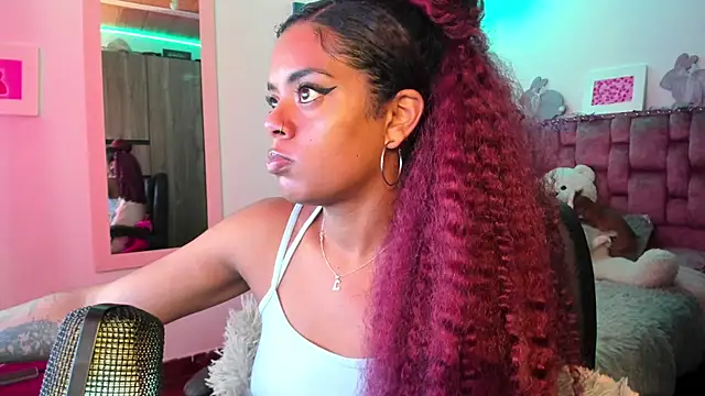 Snapshot of ladyrd1 chatting on 12-17-24, 08:10 ladyrd1 online show from 12-17-24, 08:10