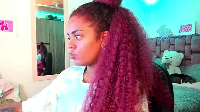 Snapshot of ladyrd1 chatting on 12-21-24, 09:55 ladyrd1 online show from 12-21-24, 09:55