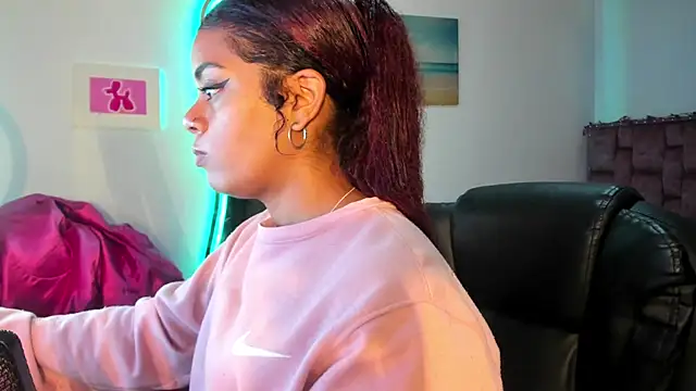 Snapshot of ladyrd1 chatting on 12-30-24, 03:47 ladyrd1 online show from 12-30-24, 03:47