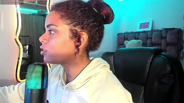 Snapshot of ladyrd1 chatting on 01-02-25, 02:54 ladyrd1 online show from 01-02-25, 02:54