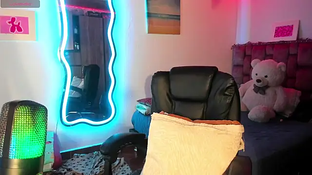 Snapshot of ladyrd1 chatting on 01-12-25, 09:08 ladyrd1 online show from 01-12-25, 09:08