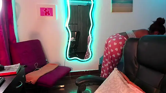 Snapshot of ladyrd1 chatting on 01-26-25, 09:29 ladyrd1 online show from 01-26-25, 09:29