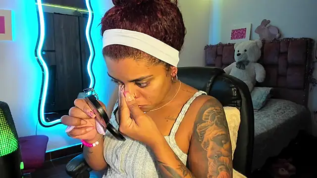 Snapshot of ladyrd1 chatting on 01-29-25, 05:30 ladyrd1 online show from 01-29-25, 05:30