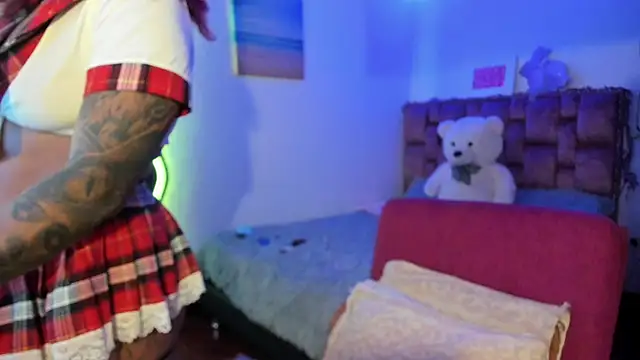 Snapshot of ladyrd1 chatting on 02-12-25, 04:12 ladyrd1 online show from 02-12-25, 04:12